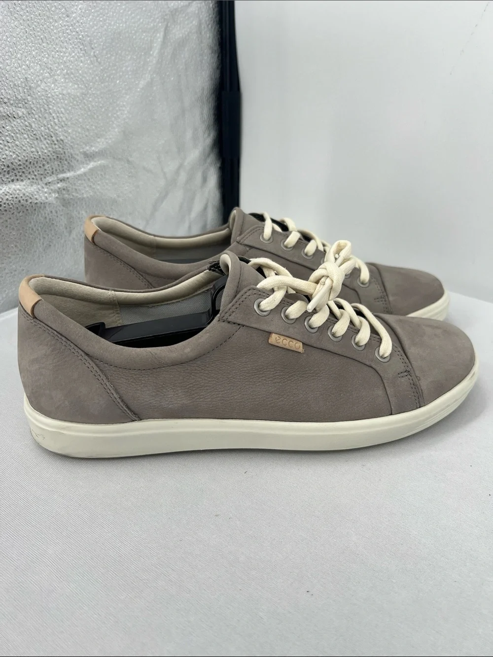 Ecco Men's Taupe Leather Low-Top Sneakers with Cream Laces